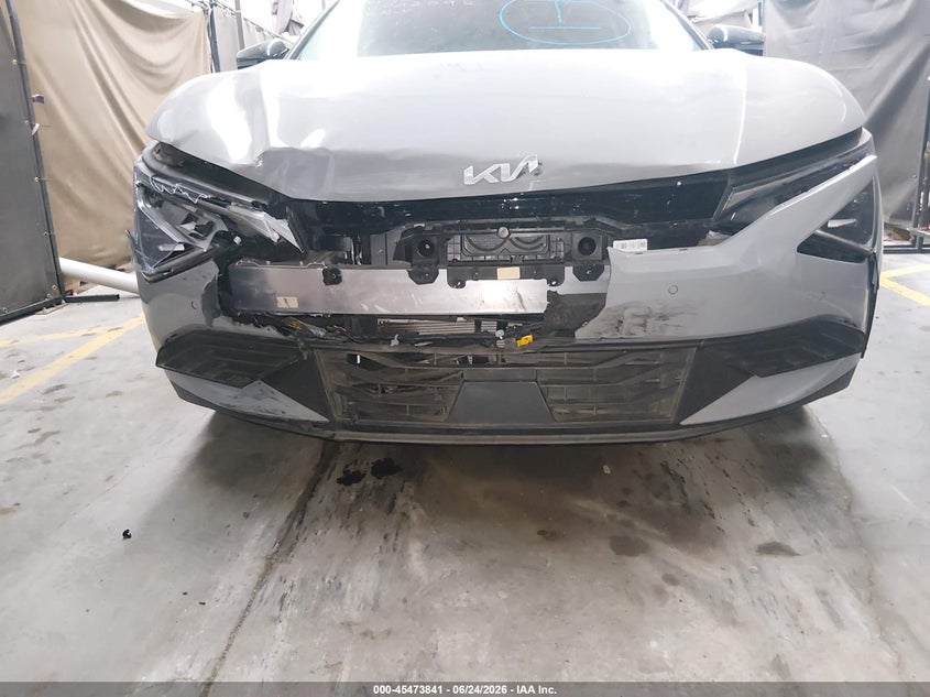 2025 Kia Ev6 VIN 5XYC34JA6SG002092 IAAI salvage auction — FRONT END, Salvage Title, sold $13,100 on 2026-08-16 (photo 6)