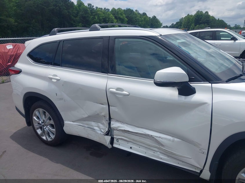 2021 Toyota Highlander VIN 5TDDZRBH6MS066019 IAAI salvage auction — SIDE, Salvage (North Carolina), sold $13,700 on 2026-07-15 (photo 6)