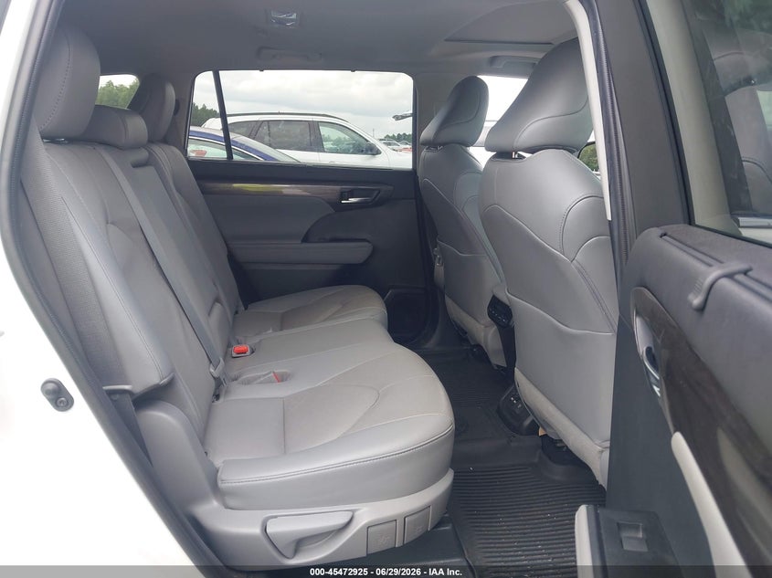 2021 Toyota Highlander VIN 5TDDZRBH6MS066019 IAAI salvage auction — SIDE, Salvage (North Carolina), sold $13,700 on 2026-07-15 (photo 8)