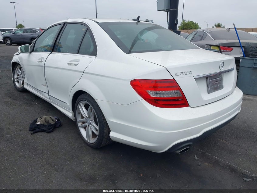 2013 Mercedes-benz C-klasse VIN WDDGF4HB4DR266932 IAAI salvage auction — LEFT FRONT, Salvage Title, sold $1,200 on 2026-08-14 (photo 3)