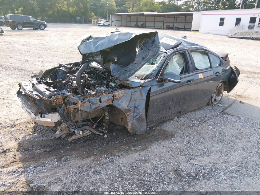 2015 BMW 3er VIN WBA3B5G50FNS15053 IAAI salvage auction — ROLLOVER, Salvage Title, sold $350 on 2026-08-14 (photo 2)