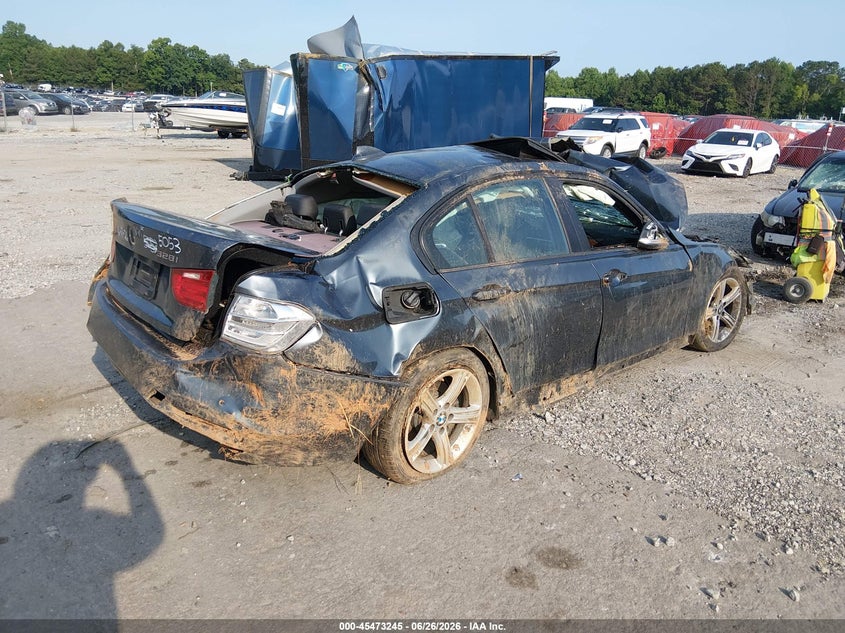 2015 BMW 3er VIN WBA3B5G50FNS15053 IAAI salvage auction — ROLLOVER, Salvage Title, sold $350 on 2026-08-14 (photo 4)