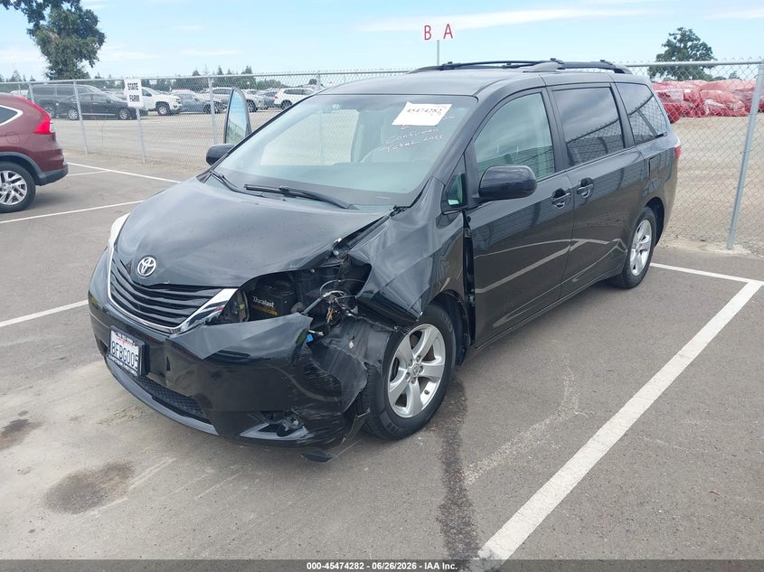 2015 Toyota Sienna VIN 5TDKK3DC7FS586677 IAAI salvage auction — LEFT FRONT, Salvage Title, sold $4,050 on 2026-07-17 (photo 2)