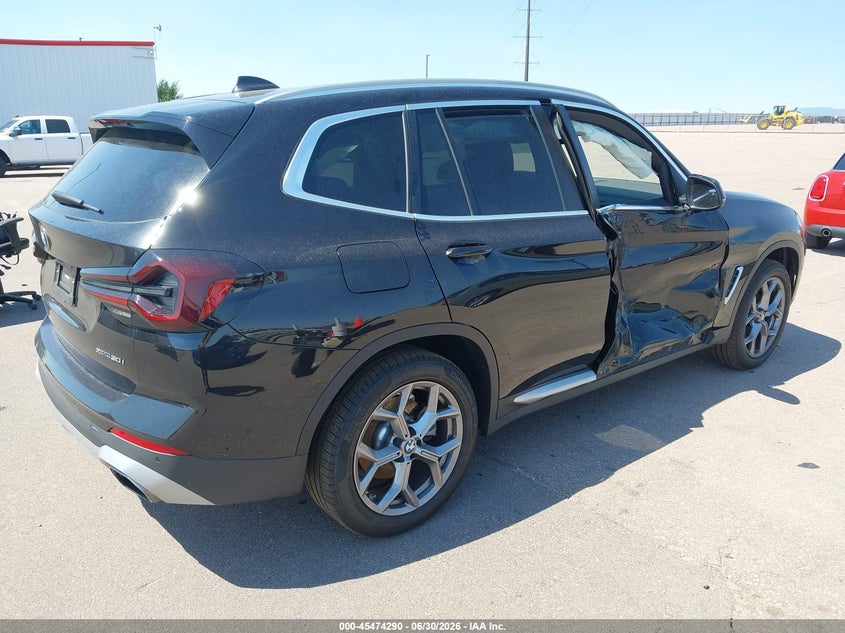 2023 BMW X3 VIN 5UX53DP05P9T34071 IAAI salvage auction — SIDE, Wait Title, sold $15,700 on 2026-09-05 (photo 4)