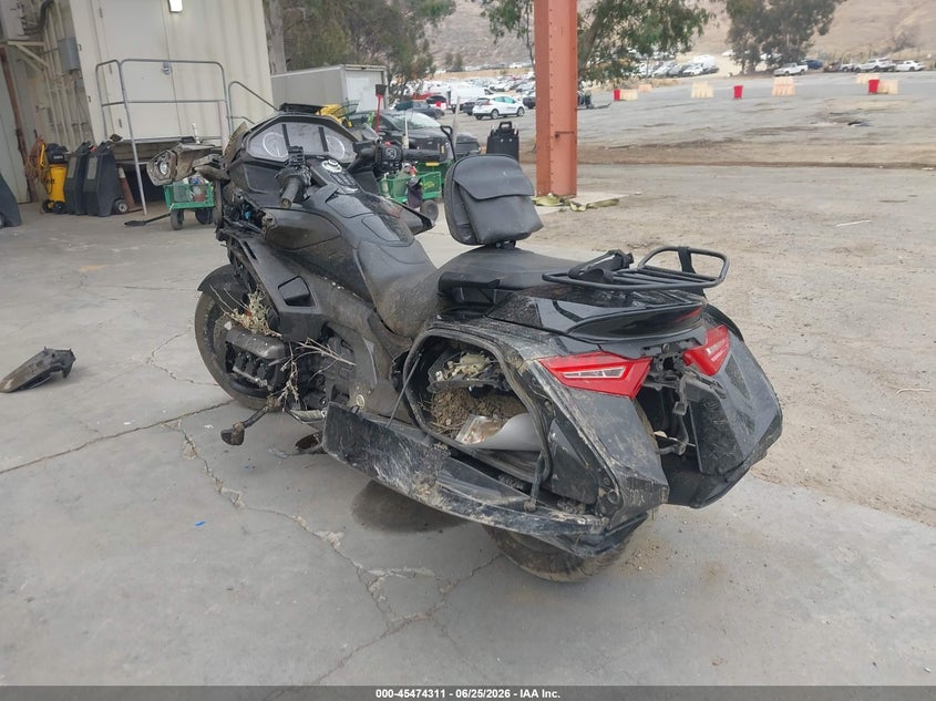 2019 Honda Gl1800c VIN JH2SC7946KK100245 IAAI salvage auction — SIDE, Salvage (California), sold $3,600 on 2026-07-28 (photo 3)