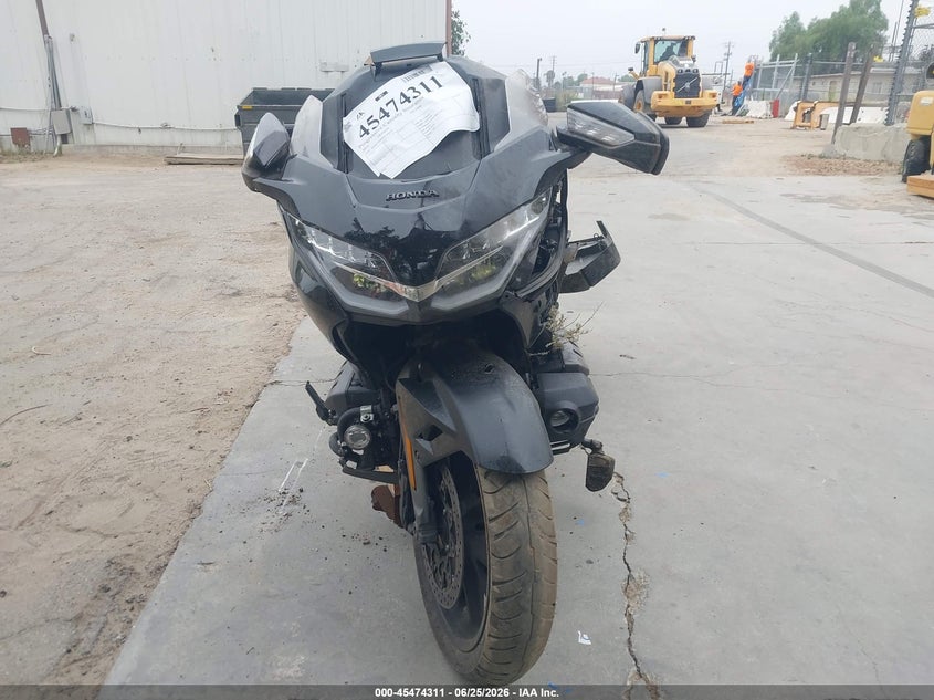 2019 Honda Gl1800c VIN JH2SC7946KK100245 IAAI salvage auction — SIDE, Salvage (California), sold $3,600 on 2026-07-28 (photo 5)