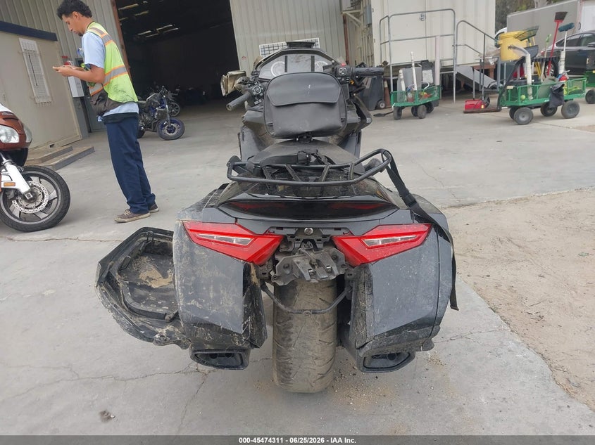 2019 Honda Gl1800c VIN JH2SC7946KK100245 IAAI salvage auction — SIDE, Salvage (California), sold $3,600 on 2026-07-28 (photo 6)