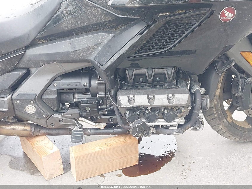 2019 Honda Gl1800c VIN JH2SC7946KK100245 IAAI salvage auction — SIDE, Salvage (California), sold $3,600 on 2026-07-28 (photo 8)