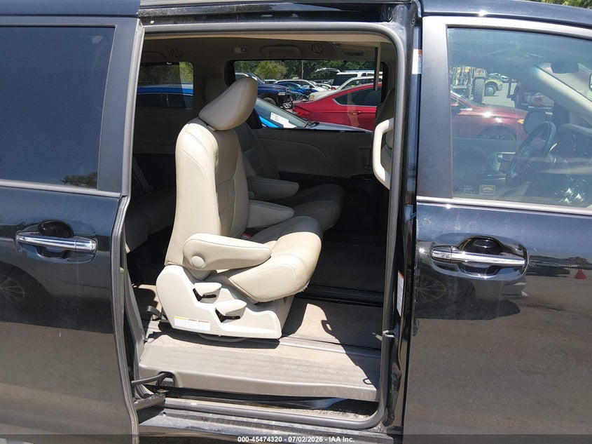 2015 Toyota Sienna VIN 5TDYK3DC3FS538264 IAAI salvage auction — REAR END, Salvage (Kansas), sold $1,150 on 2026-07-29 (photo 8)