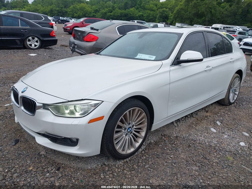 2013 BMW 3er VIN WBA3B5G53DNS02388 IAAI salvage auction — NORMAL WEAR, Clear (Tennessee), sold $550 on 2026-07-30 (photo 2)