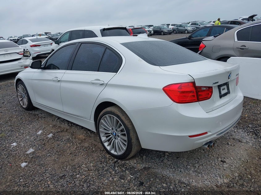 2013 BMW 3er VIN WBA3B5G53DNS02388 IAAI salvage auction — NORMAL WEAR, Clear (Tennessee), sold $550 on 2026-07-30 (photo 3)