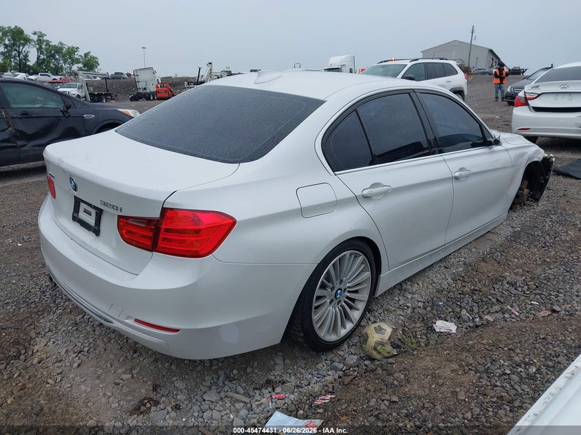 2013 BMW 3er VIN WBA3B5G53DNS02388 IAAI salvage auction — NORMAL WEAR, Clear (Tennessee), sold $550 on 2026-07-30 (photo 4)