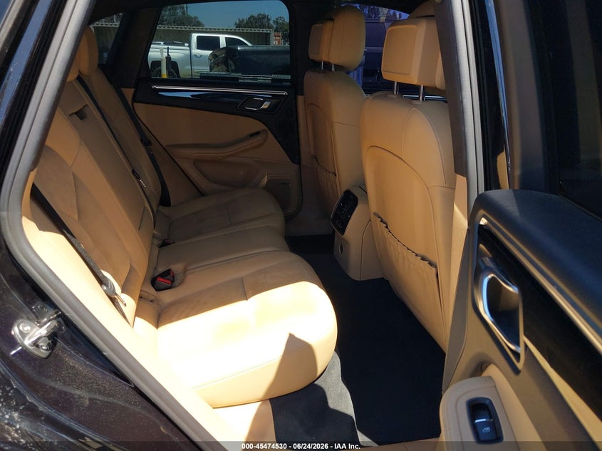 2018 Porsche Macan VIN WP1AA2A50JLB18359 IAAI salvage auction — REAR END, Salvage (California), sold $12,300 on 2026-07-22 (photo 8)