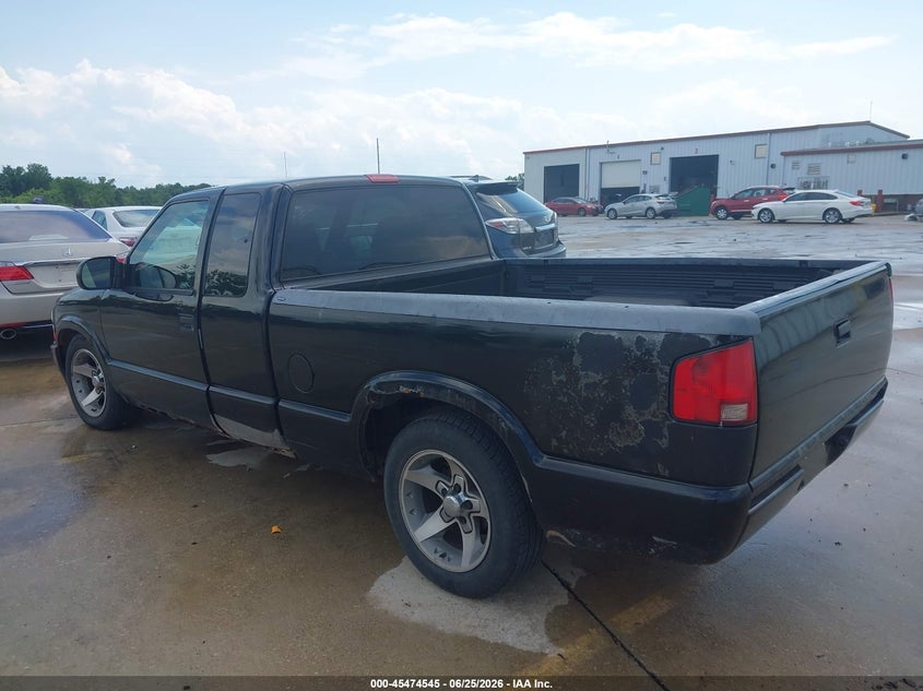 2001 Chevrolet S-10 VIN 1GCCS195118171578 IAAI salvage auction — NORMAL WEAR, Clear (Illinois), sold $375 on 2026-07-07 (photo 3)