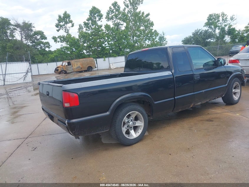 2001 Chevrolet S-10 VIN 1GCCS195118171578 IAAI salvage auction — NORMAL WEAR, Clear (Illinois), sold $375 on 2026-07-07 (photo 4)