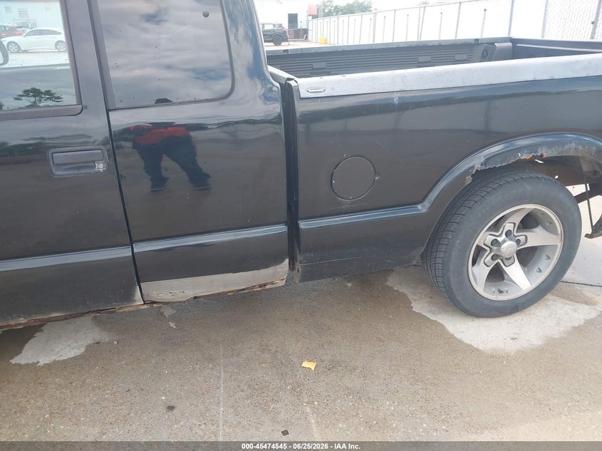 2001 Chevrolet S-10 VIN 1GCCS195118171578 IAAI salvage auction — NORMAL WEAR, Clear (Illinois), sold $375 on 2026-07-07 (photo 6)