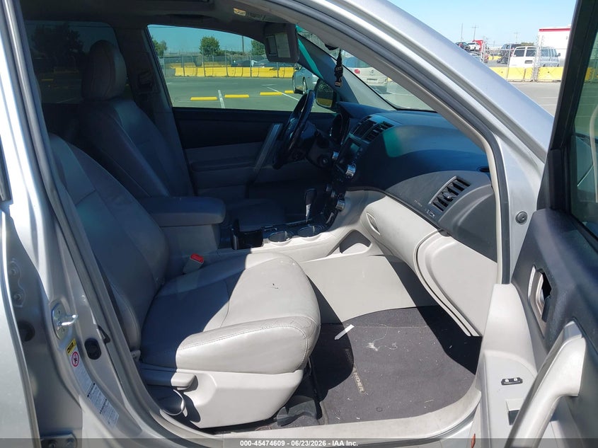 2011 Toyota Highlander VIN 5TDBK3EH3BS043606 IAAI salvage auction — UNKNOWN, Clear - Dealer Only (California), sold $2,525 on 2026-07-09 (photo 5)