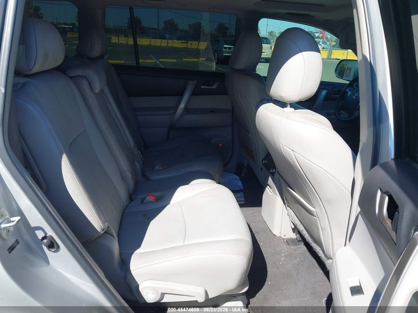 2011 Toyota Highlander VIN 5TDBK3EH3BS043606 IAAI salvage auction — UNKNOWN, Clear - Dealer Only (California), sold $2,525 on 2026-07-09 (photo 8)