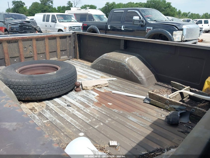 1984 Gmc C2500 VIN 1GTGC24WXEJ511698 IAAI salvage auction — NORMAL WEAR, Original (Texas), sold $2,800 on 2026-07-07 (photo 8)
