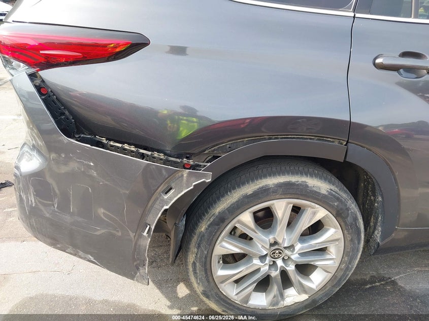 2020 Toyota Highlander VIN 5TDYZRAH8LS024694 IAAI salvage auction — REAR END, Salvage (North Carolina), sold $13,300 on 2026-07-15 (photo 6)