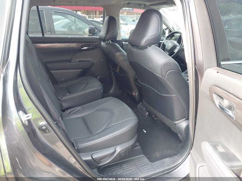 2020 Toyota Highlander VIN 5TDYZRAH8LS024694 IAAI salvage auction — REAR END, Salvage (North Carolina), sold $13,300 on 2026-07-15 (photo 8)