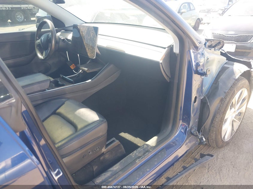 2020 Tesla Model y VIN 5YJYGDEE1LF057906 IAAI salvage auction — SIDE, Salvage (California), sold $6,900 on 2026-07-16 (photo 5)