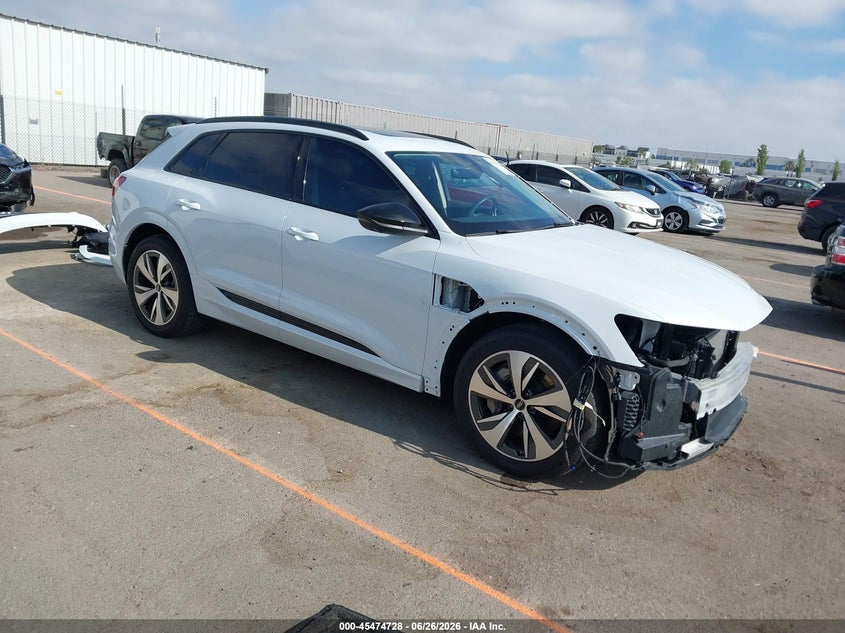 2024 Audi Q8 VIN WA15AAGE7RB035382 IAAI salvage auction — FRONT END, Wait Title, sold $25,000 on 2026-10-03 (photo 1)