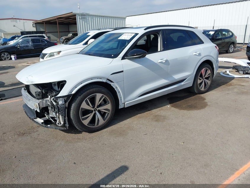 2024 Audi Q8 VIN WA15AAGE7RB035382 IAAI salvage auction — FRONT END, Wait Title, sold $25,000 on 2026-10-03 (photo 2)