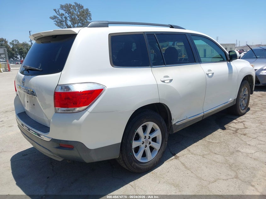 2013 Toyota Highlander VIN 5TDZK3EH9DS108346 IAAI salvage auction — RIGHT SIDE, Salvage (California), sold $3,875 on 2026-07-08 (photo 4)