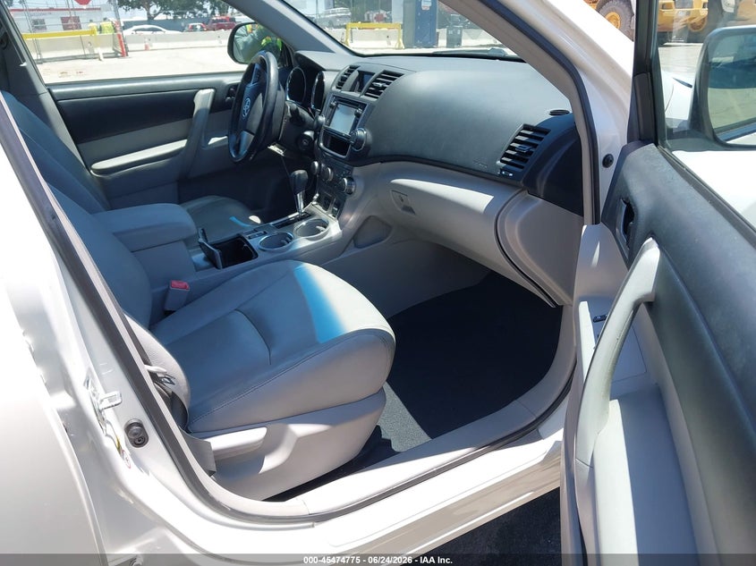 2013 Toyota Highlander VIN 5TDZK3EH9DS108346 IAAI salvage auction — RIGHT SIDE, Salvage (California), sold $3,875 on 2026-07-08 (photo 5)