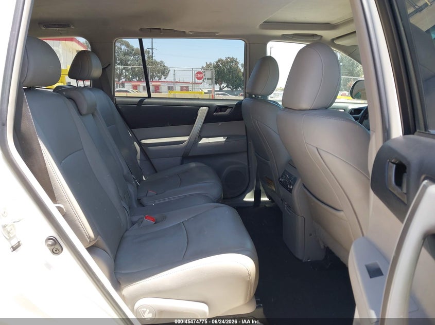 2013 Toyota Highlander VIN 5TDZK3EH9DS108346 IAAI salvage auction — RIGHT SIDE, Salvage (California), sold $3,875 on 2026-07-08 (photo 8)