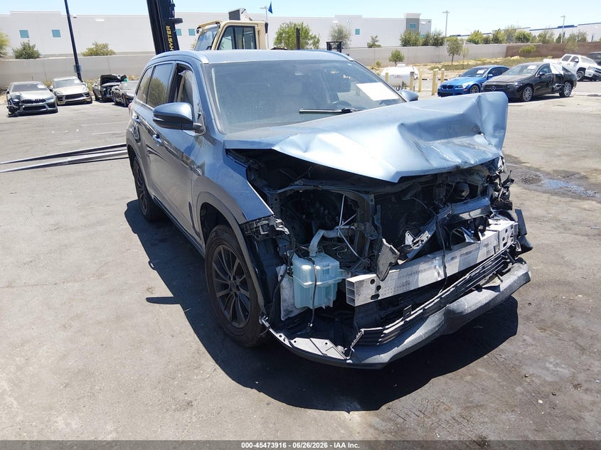 2017 Toyota Highlander VIN 5TDKZRFH4HS522526 IAAI salvage auction — FRONT END, Salvage Title, sold $4,100 on 2026-07-31 (photo 1)