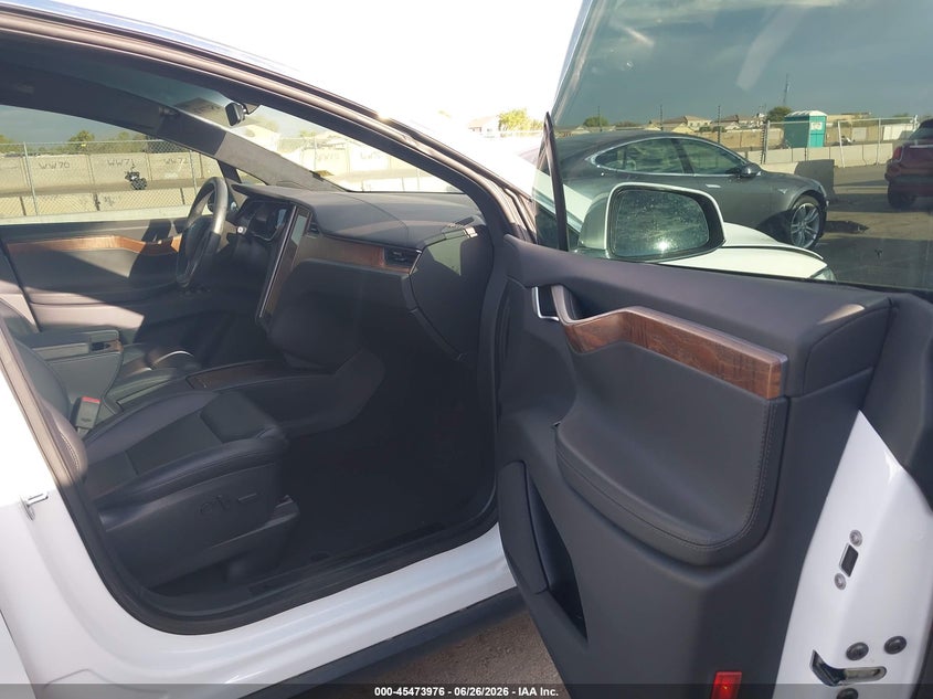 2020 Tesla Model x VIN 5YJXCAE25LF286018 IAAI salvage auction — REAR END, Salvage Title, sold $12,100 on 2026-08-02 (photo 5)