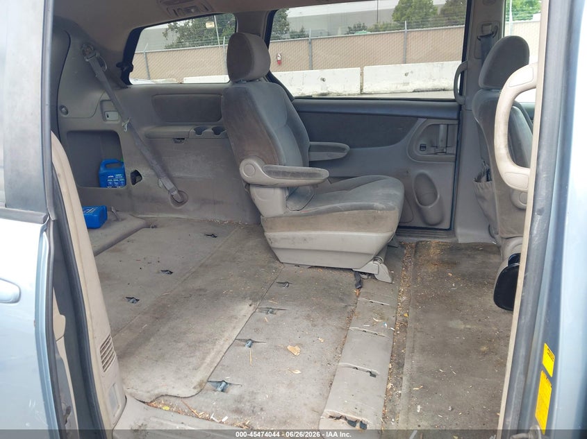 2004 Toyota Sienna VIN 5TDZA23C34S025757 IAAI salvage auction — LEFT SIDE, Salvage (California), sold $600 on 2026-07-13 (photo 8)