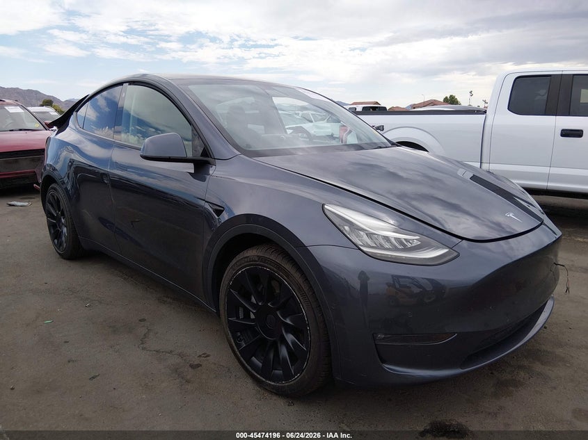 2021 Tesla Model y VIN 5YJYGDEEXMF285596 IAAI salvage auction — REAR END, Salvage (Arizona), sold $8,100 on 2026-07-12 (photo 1)