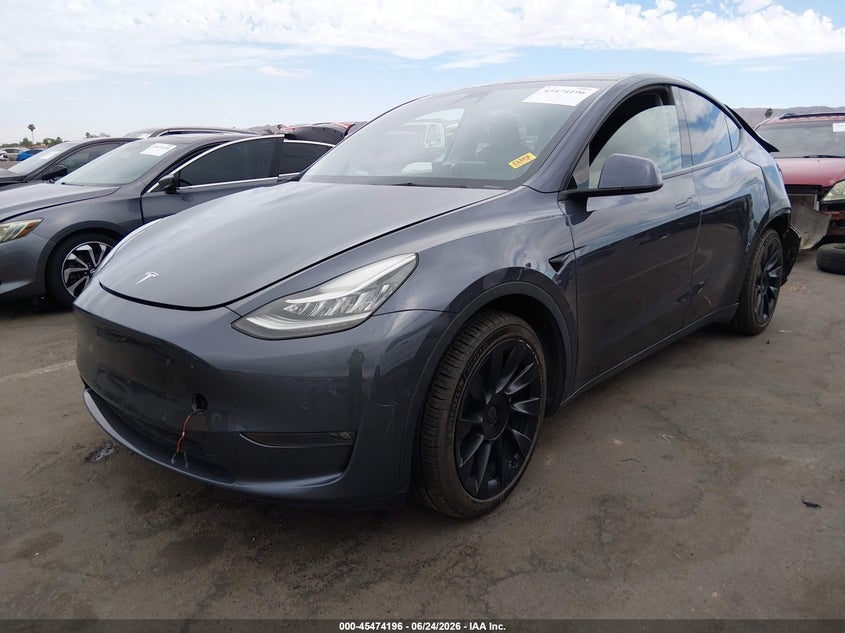 2021 Tesla Model y VIN 5YJYGDEEXMF285596 IAAI salvage auction — REAR END, Salvage (Arizona), sold $8,100 on 2026-07-12 (photo 2)