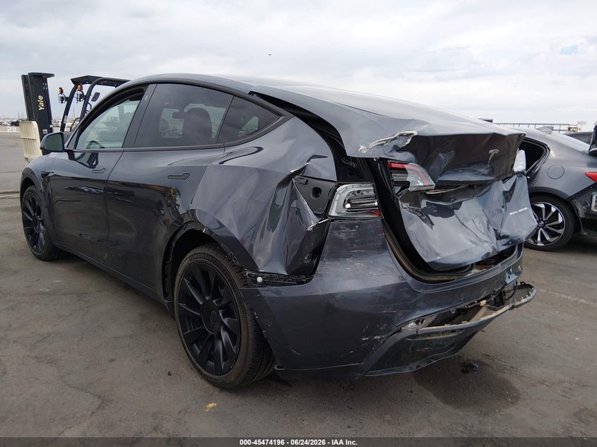 2021 Tesla Model y VIN 5YJYGDEEXMF285596 IAAI salvage auction — REAR END, Salvage (Arizona), sold $8,100 on 2026-07-12 (photo 3)