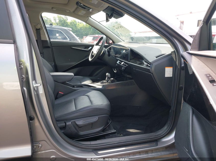 2023 Kia Niro VIN KNDCT3LE2P5098362 IAAI salvage auction — SIDE, Salvage Title, sold $8,900 on 2026-08-21 (photo 5)