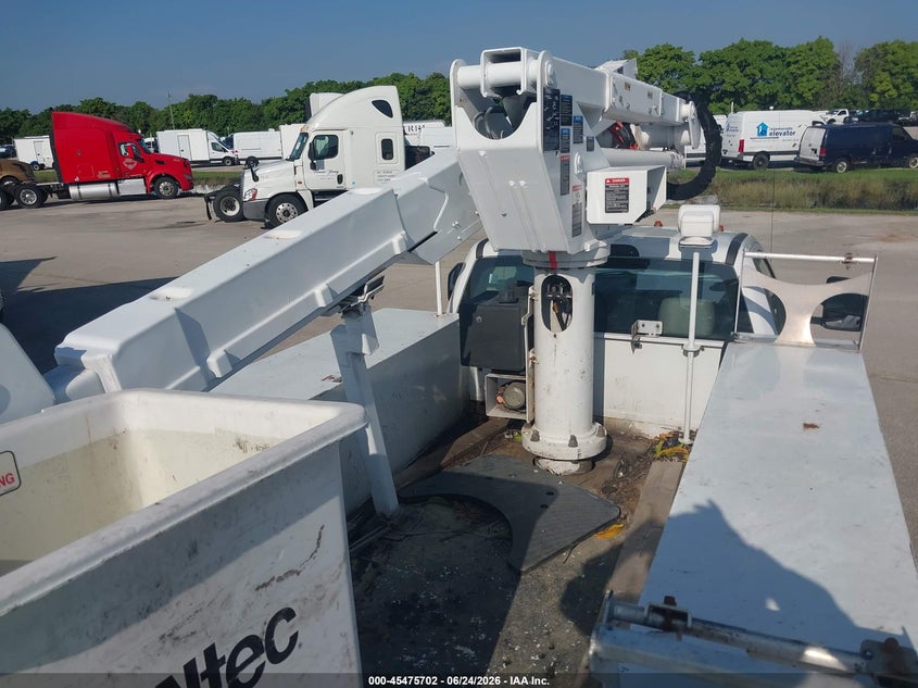2017 Ford F-550 chassis VIN 1FDUF5GT6HEE22040 IAAI salvage auction — UNKNOWN, Original (Ohio), sold $125 on 2026-07-23 (photo 6)