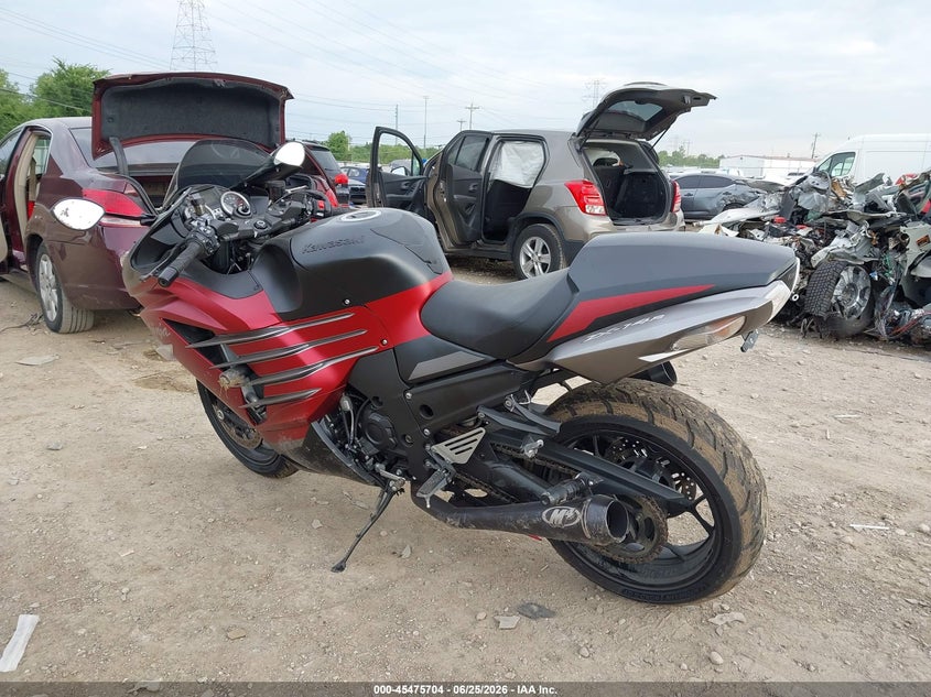 2025 Kawasaki Zx VIN JKBZXNJ10SA021103 IAAI salvage auction — SIDE, Salvage Title, sold $2,500 on 2026-07-23 (photo 3)