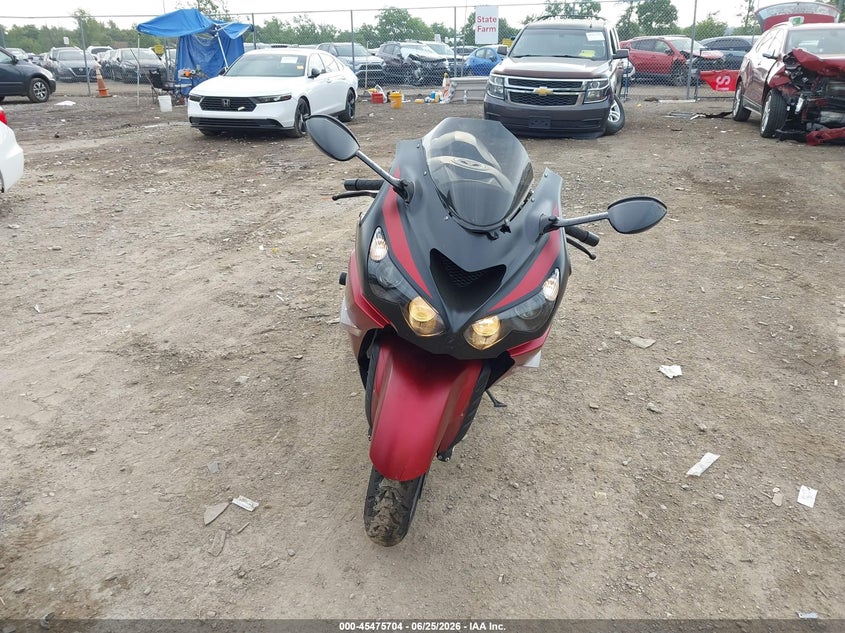 2025 Kawasaki Zx VIN JKBZXNJ10SA021103 IAAI salvage auction — SIDE, Salvage Title, sold $2,500 on 2026-07-23 (photo 5)