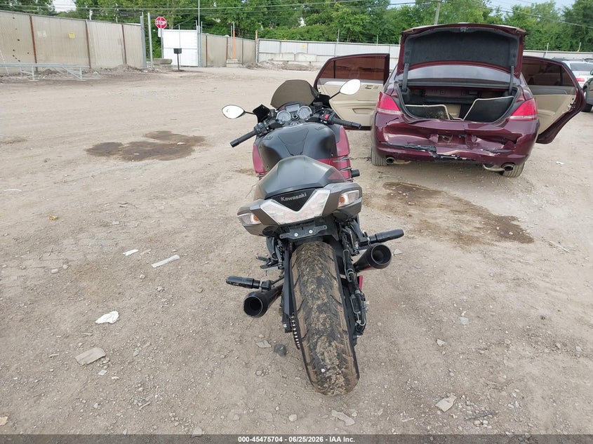 2025 Kawasaki Zx VIN JKBZXNJ10SA021103 IAAI salvage auction — SIDE, Salvage Title, sold $2,500 on 2026-07-23 (photo 6)