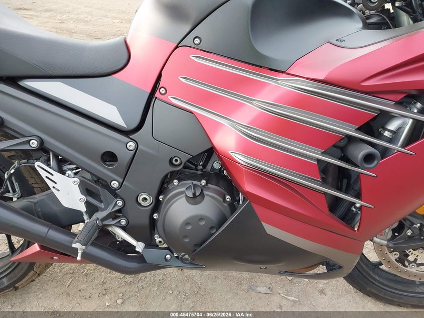 2025 Kawasaki Zx VIN JKBZXNJ10SA021103 IAAI salvage auction — SIDE, Salvage Title, sold $2,500 on 2026-07-23 (photo 8)