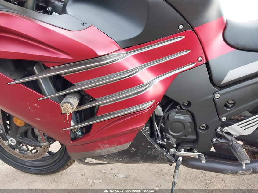 2025 Kawasaki Zx VIN JKBZXNJ10SA021103 IAAI salvage auction — SIDE, Salvage Title, sold $2,500 on 2026-07-23 (photo 9)