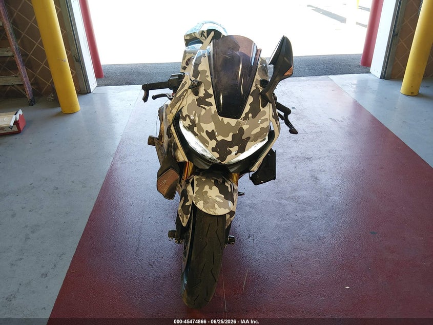 2025 Honda Cbr VIN JH2SC7750SK800127 IAAI salvage auction — RIGHT SIDE, Salvage (Nevada), sold $8,000 on 2026-08-11 (photo 5)
