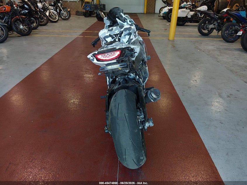 2025 Honda Cbr VIN JH2SC7750SK800127 IAAI salvage auction — RIGHT SIDE, Salvage (Nevada), sold $8,000 on 2026-08-11 (photo 6)