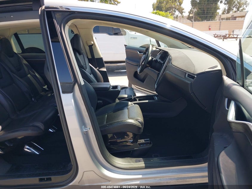 2016 Tesla Model x VIN 5YJXCAE43GF005468 IAAI salvage auction — NORMAL WEAR, Clear - Dealer Only (California), sold $10,025 on 2026-07-06 (photo 5)