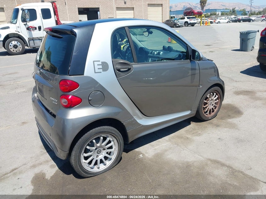 2013 Smart VIN WMEEJ9AA1DK708624 IAAI salvage auction — REAR END, Salvage (California), sold $150 on 2026-07-30 (photo 4)