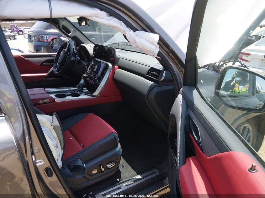 2025 Lexus Lx VIN JTJMD7CX1S4005644 IAAI salvage auction — SIDE, Wait Title, sold $92,500 on 2026-08-31 (photo 5)