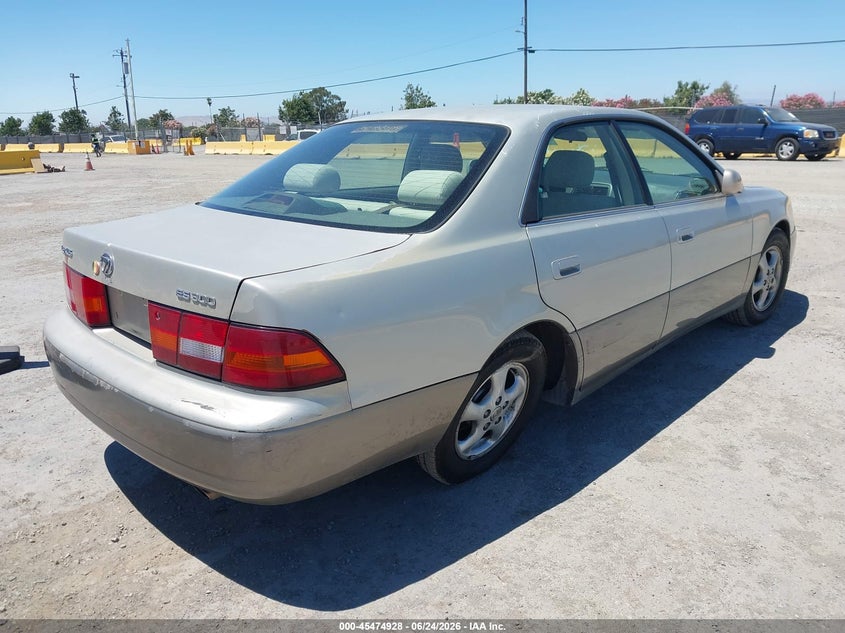 1999 Lexus Es 300 VIN JT8BF28G0X0160182 IAAI salvage auction — RIGHT REAR, Salvage (California), sold $350 on 2026-07-23 (photo 4)